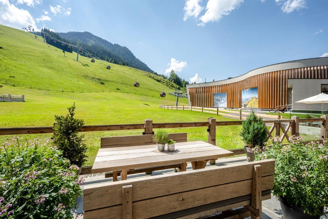 Hotel Das Zwoelferhaus Saalbach-Hinterglemm Exteriör bild