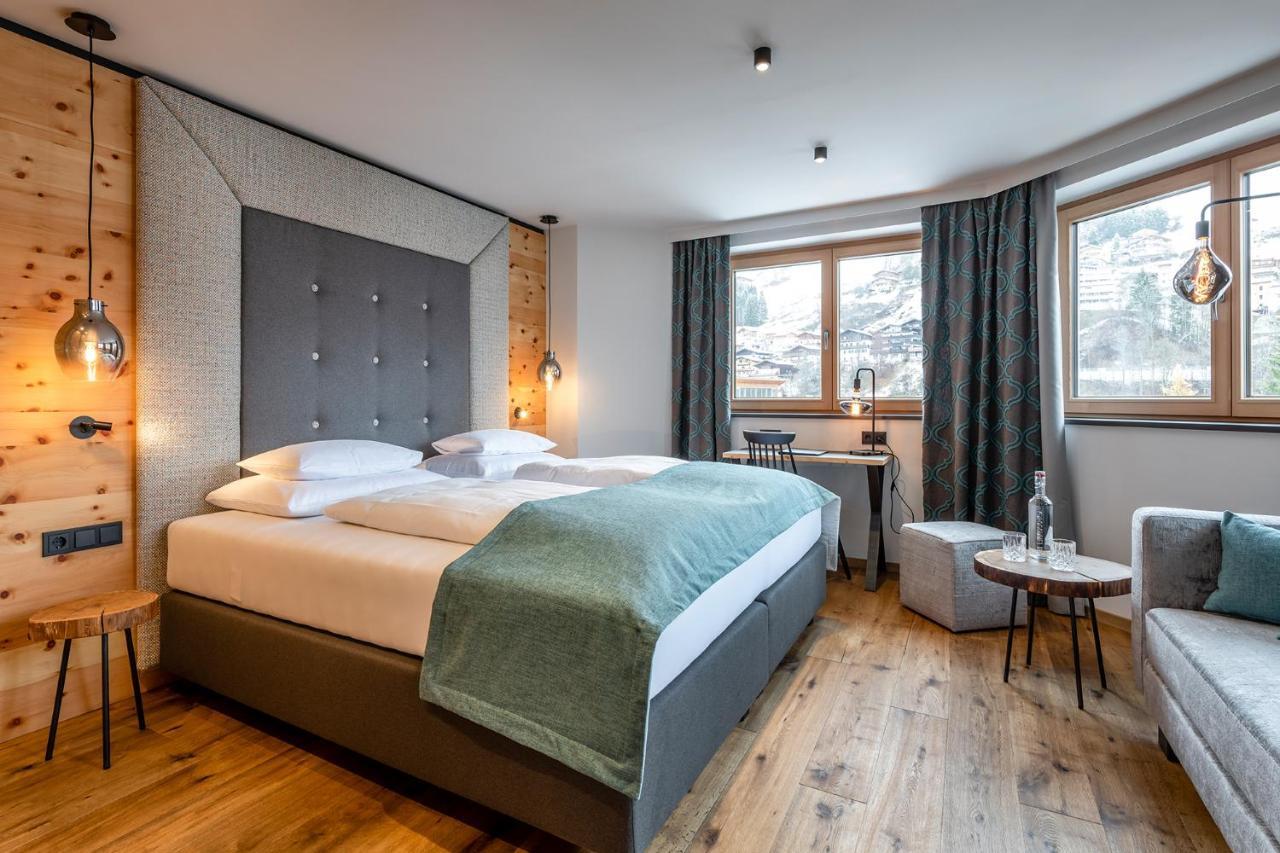 Hotel Das Zwoelferhaus Saalbach-Hinterglemm Exteriör bild